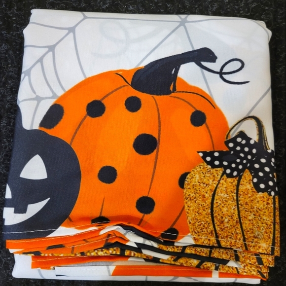 Halloween Tablecloth 60x104 Inch Rectangular - spiderweb pattern - Picture 4 of 5